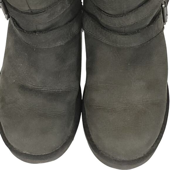 UGG Becket Leather Boots - Picture 10 of 13